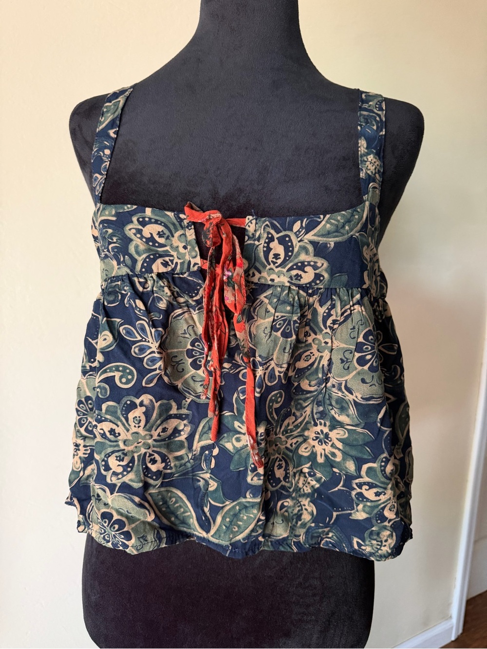 Natural life blouse size medium cropped blue green orange
